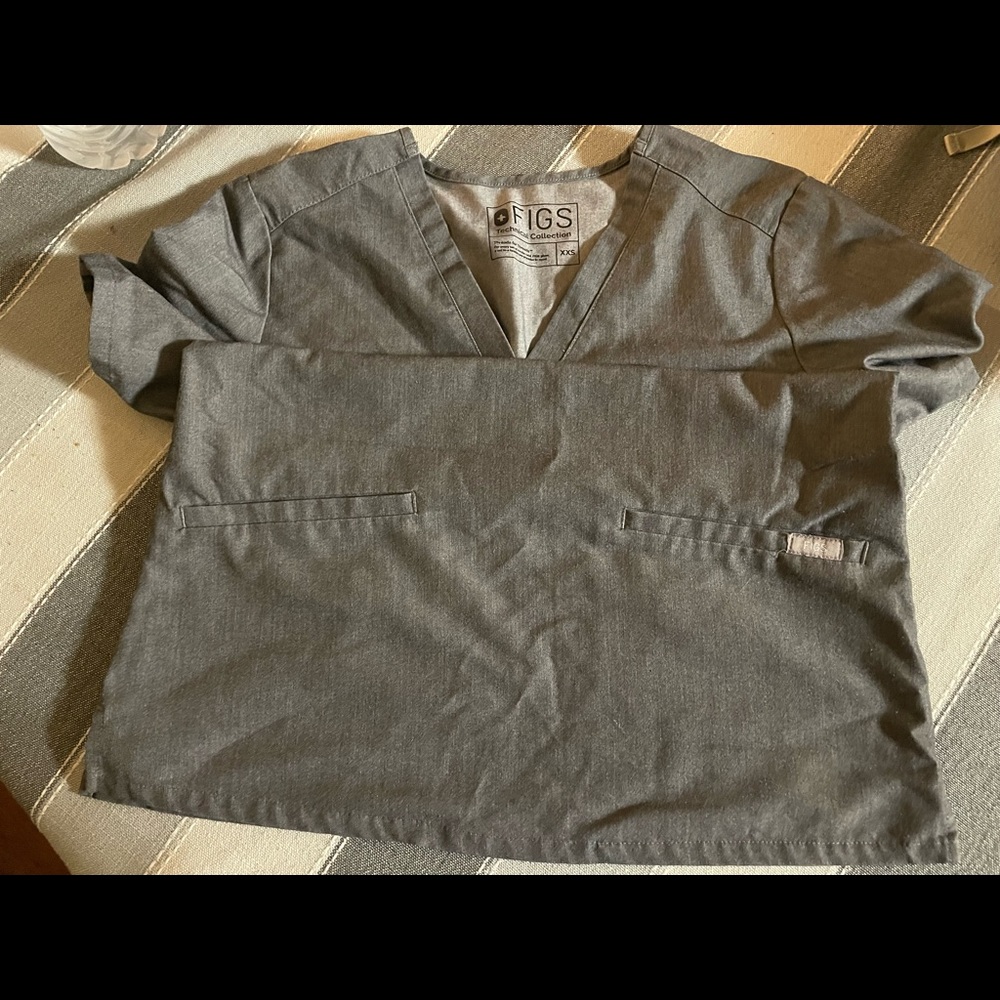 Figs scrub top